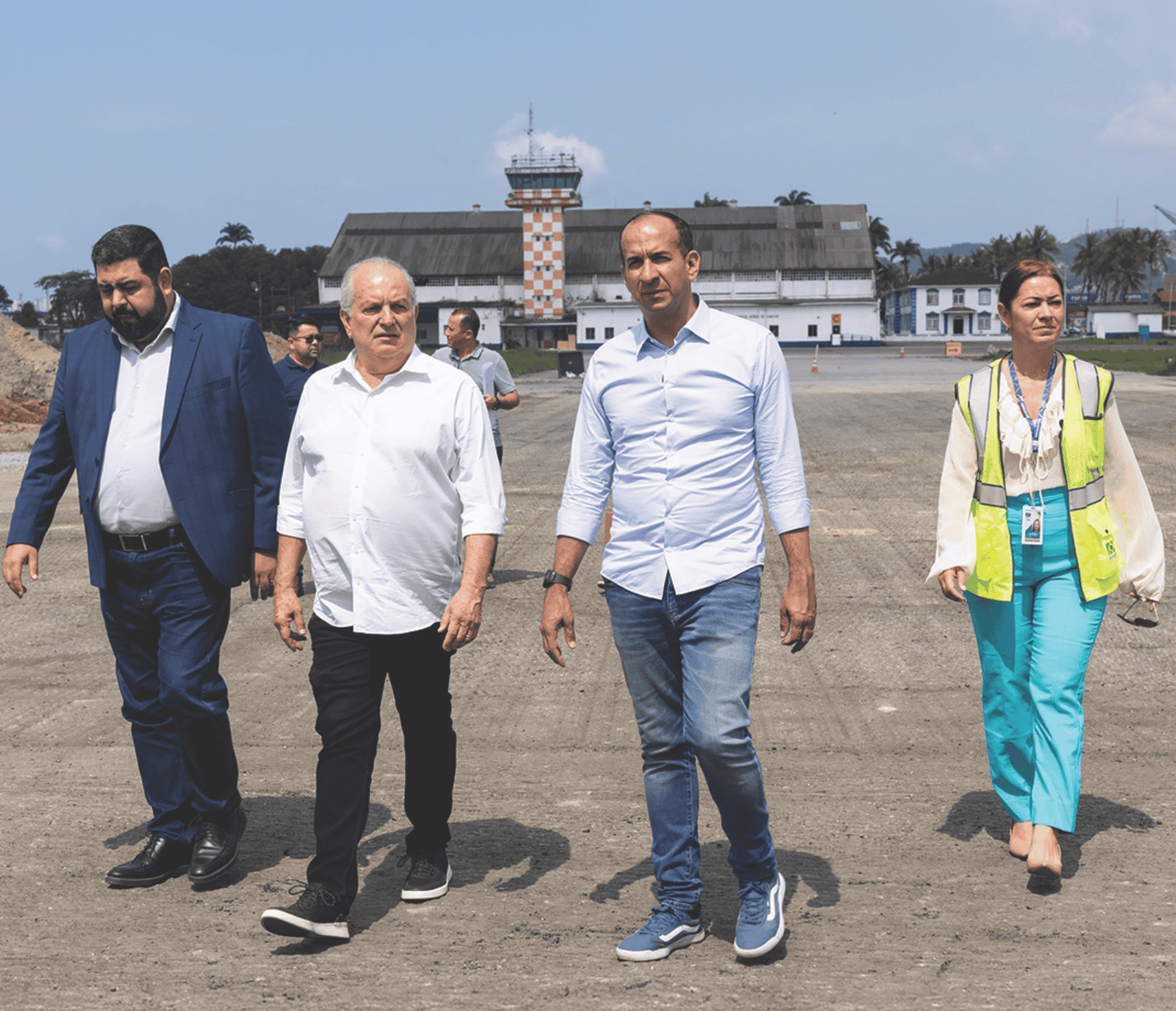 deputado no aeroporto de guaruja