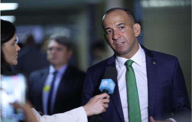 paulo sendo entrevistado