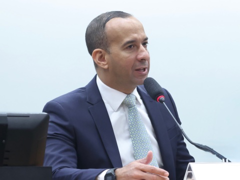 Fim da escala 6x1 gera divergência entre deputados federais da Baixada Santista