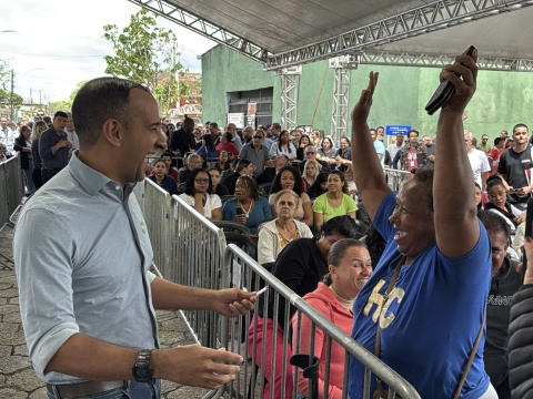 Paulo Alexandre Barbosa celebra entrega de 174 moradias em Cubatão