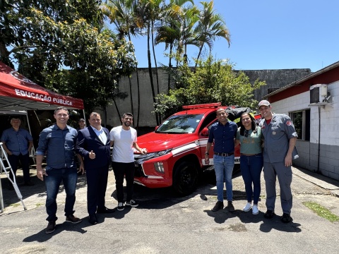 Paulo Alexandre Barbosa entrega viatura do Corpo de Bombeiros para atender Iguape e Ilha Comprida