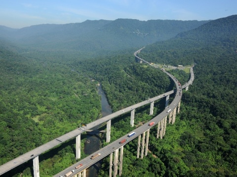 4ª pista da Rodovia dos Imigrantes é necessária, afirma deputado; 3ª pista será suficiente, contesta Ecovias