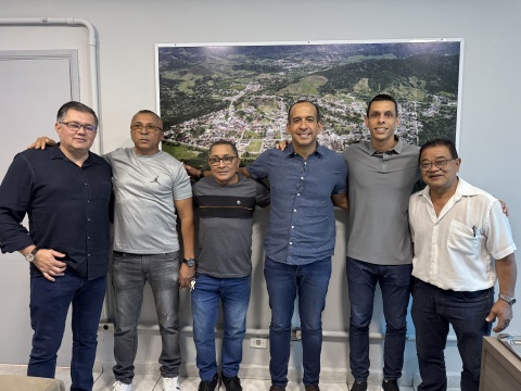 Paulo Alexandre Barbosa vistoria obra e se reúne com lideranças de Pedro de Toledo