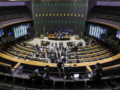 Veja como os deputados federais da Baixada Santista gastaram em 2025
