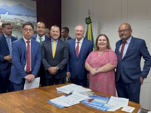 Alckmin anuncia R$ 2 bilhões para a indústria química em meio à crise no Polo Industrial de Cubatão