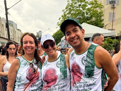 Paulo Gomes Barbosa é homenageado por banda de Carnaval em Santos