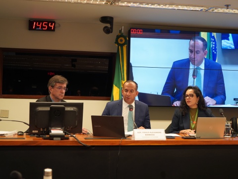 Deputado Paulo Alexandre Barbosa apoia leis mais duras contra agressores e ampliação da proteção às mulheres