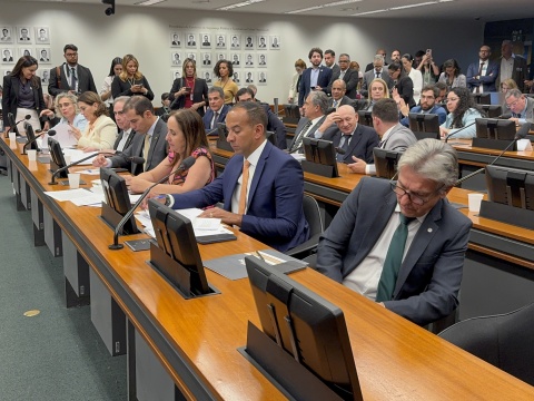 Divergência na questão trabalhista atrasa PL dos Portos na Câmara dos Deputados