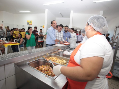 Paulo Alexandre Barbosa fortalece parceria com Governo de SP e Bom Prato é ampliado aos fins de semana em Santos