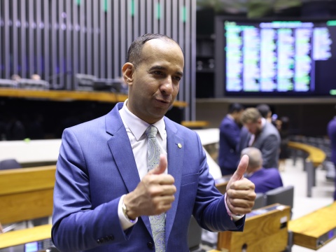 Paulo Alexandre propõe mudanças para ampliar acesso de PCDs a veículos eletrificados