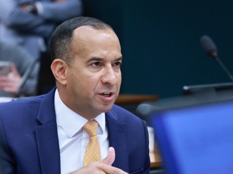  Paulo Alexandre abre vantagem na Baixada