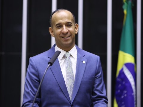 Paulo Alexandre dispara na liderança da disputa federal na Baixada Santista, mostra pesquisa