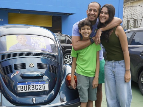Paulo Alexandre Barbosa dá início à campanha eleitoral com adesivaço em Santos