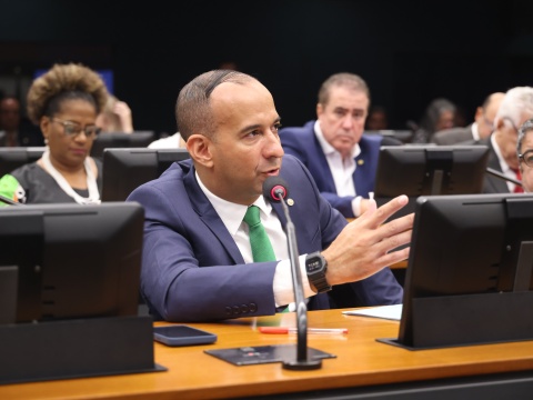 Deputado cobra Ministério da Saúde por decisão sobre tratamento da acondroplasia