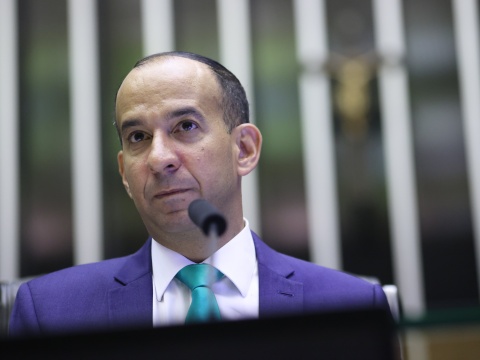 ‘Quero avião pousando em Guarujá já em 2027’: Paulo Alexandre revela prioridades e promete cobrar túnel e VLT na Baixada