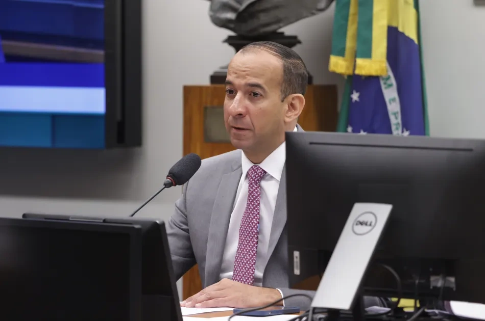 Caso de racismo contra o jogador Vinícius Júnior: Paulo Alexandre cobra punição para racistas e xenófobos europeus.