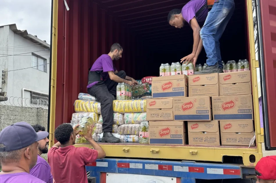 Paulo Alexandre Barbosa destina 16 toneladas de doações às famílias desabrigadas de Peruíbe