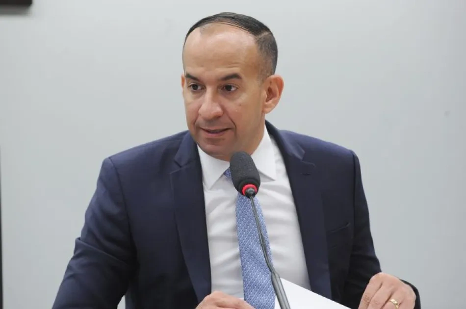 Projeto regulamenta fornecimento de produtos e serviços para navios 