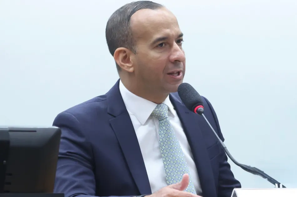 Fim da escala 6x1 gera divergência entre deputados federais da Baixada Santista