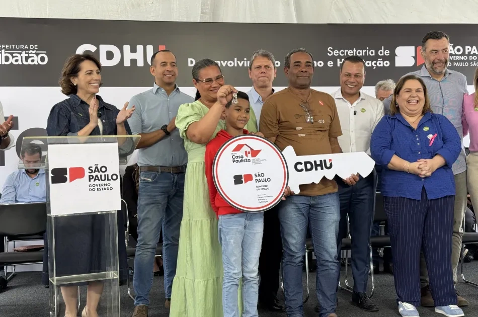 Paulo Alexandre Barbosa celebra entrega de 174 moradias em Cubatão em parceria com Governo do Estado