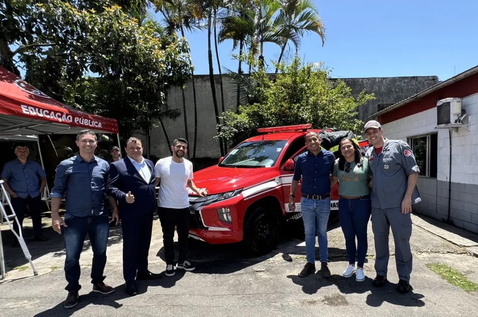 Paulo Alexandre Barbosa entrega viatura do Corpo de Bombeiros para atender Iguape e Ilha Comprida