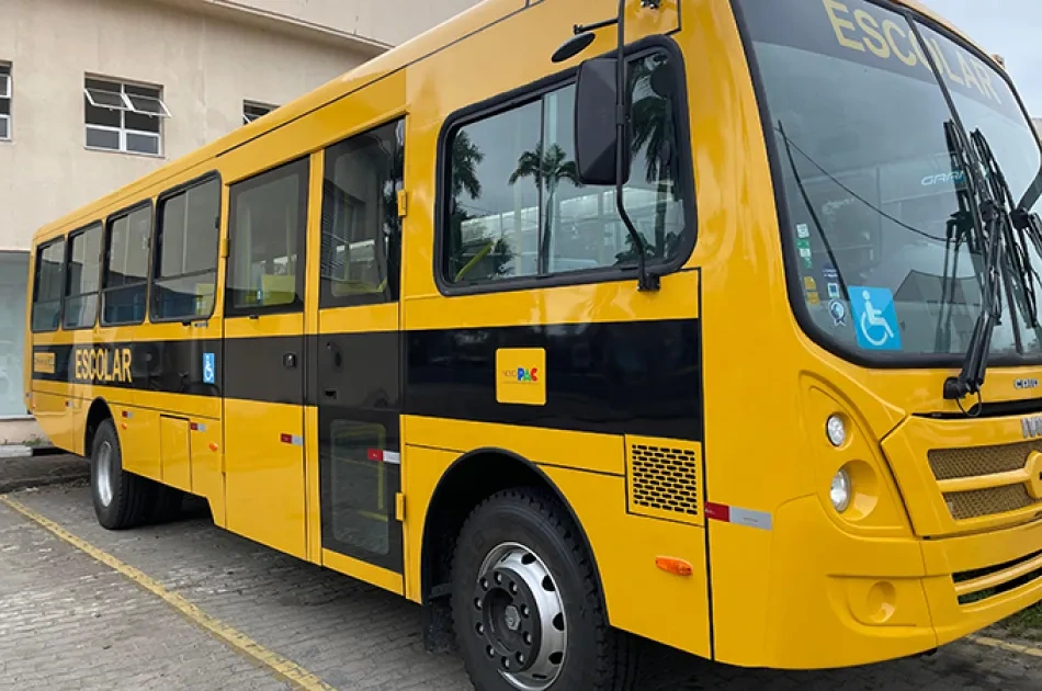 Itanhaém recebe novo ônibus escolar com acessibilidade e conforto para alunos da rede municipal