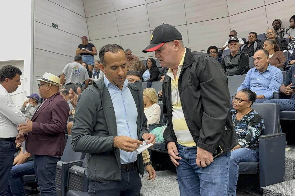 Paulo Alexandre Barbosa aborda focos do túnel Santos-Guarujá