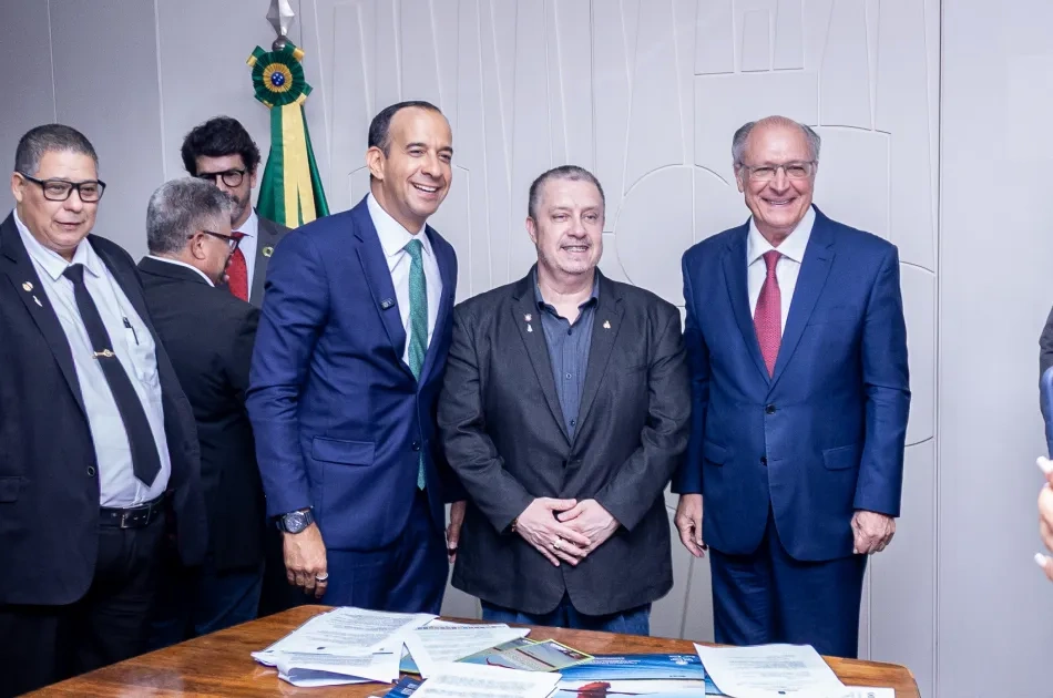 Paulo Alexandre Barbosa garante mais R$ 2 bilhões e inclusão de Cubatão na MP das Indústrias