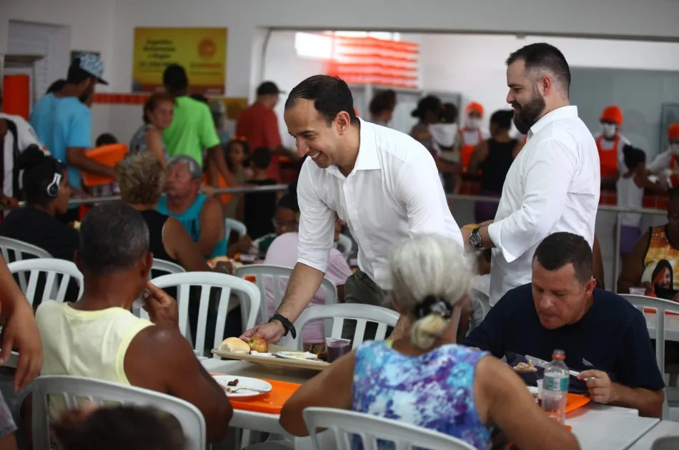 Restaurante de R$ 1 muda de endereço e altera regras de horário em Santos