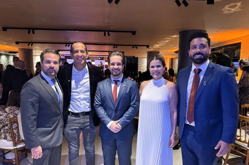 Deputado Paulo Alexandre Barbosa é homenageado como "Político do Ano" pelo SINHORES