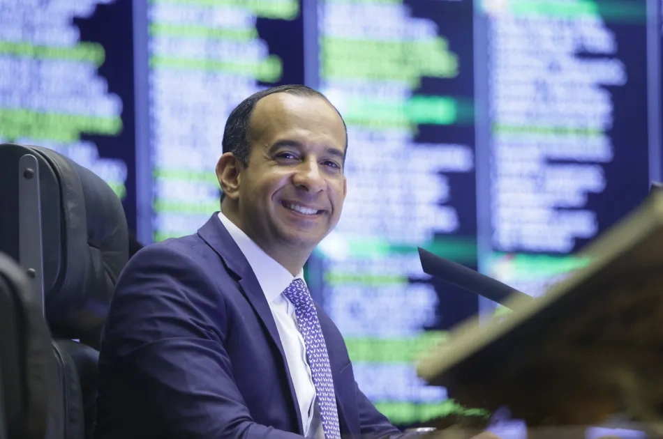 DataOrla: Paulo Alexandre Barbosa lidera em Santos com 35% para deputado federal 