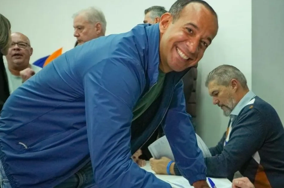 Ex-prefeito de Santos, Paulo Alexandre oficializa candidatura 