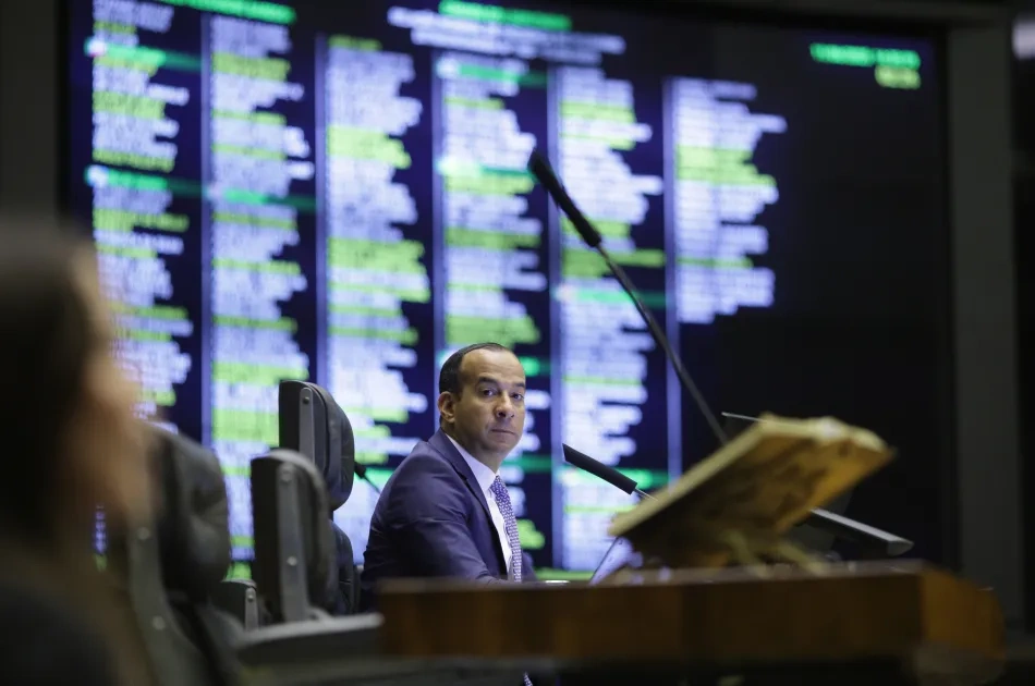 Paulo Alexandre lidera preferência à Câmara Federal