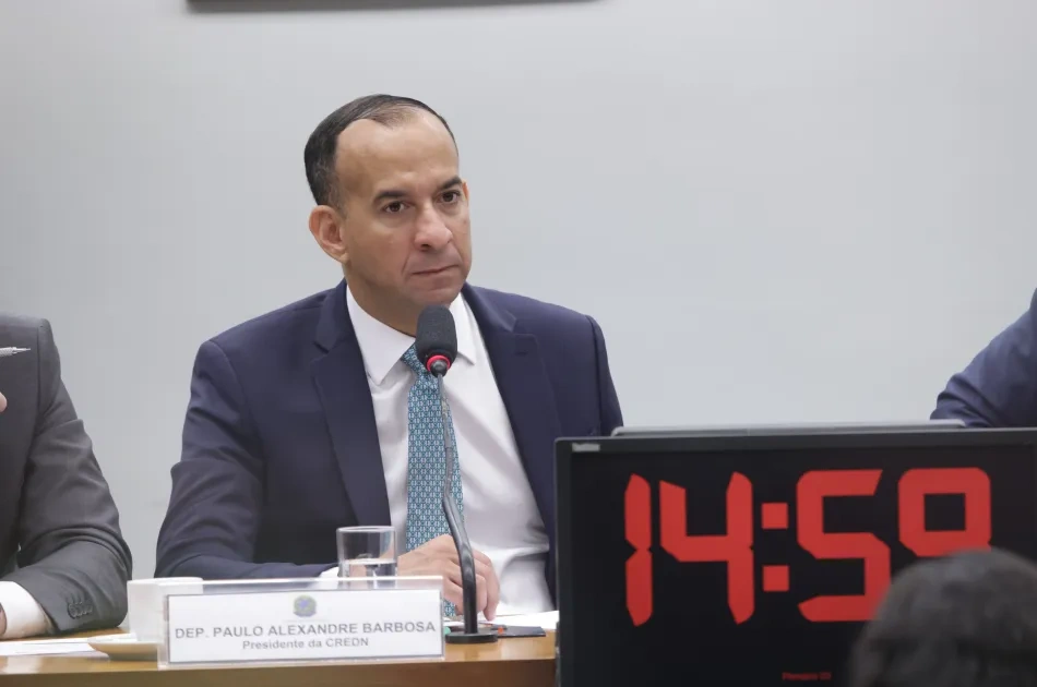 Paulo Alexandre cobra explicações sobre negativa de medicamento para tratamento de crianças com nanismo no SUS